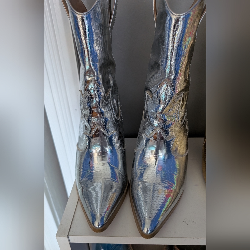 Silver High-Shine Women's Boots